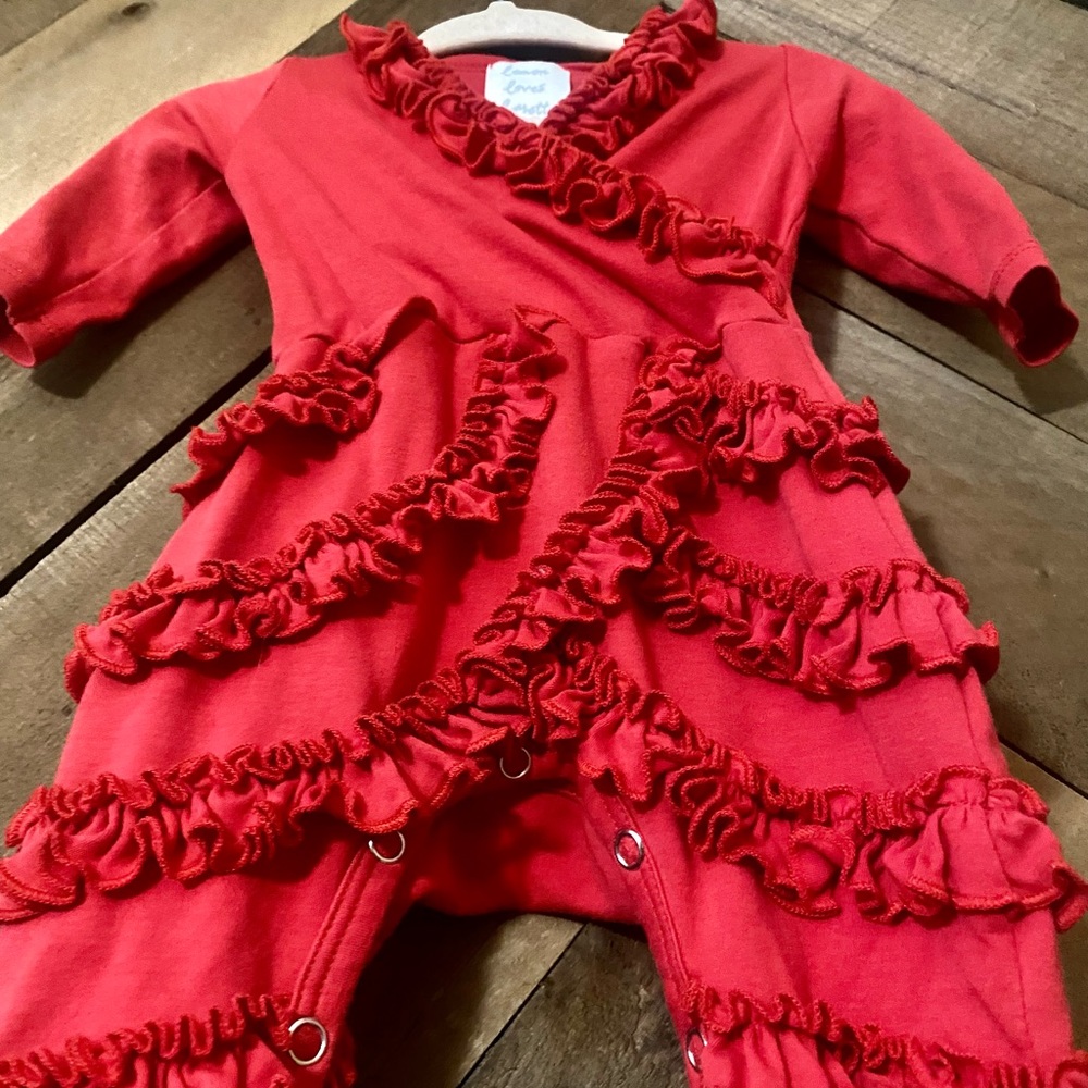 LEMON LOVES LAYETTE RED PIMA COTTON HOLIDAY RUFFLED ROMPER GREAT CONDITION